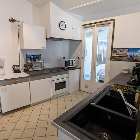 Spacious Nest With Terrace Near The