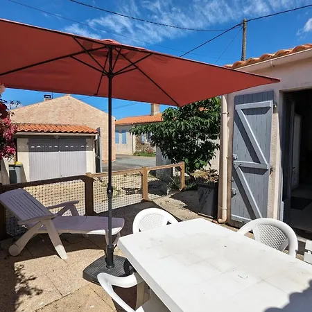 Spacious Nest With Terrace Near The Holiday home
