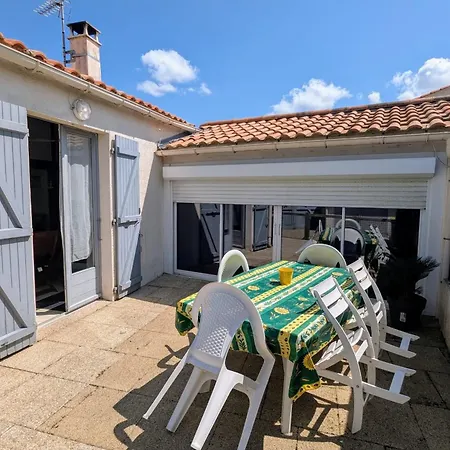 Spacious Nest With Terrace Near The