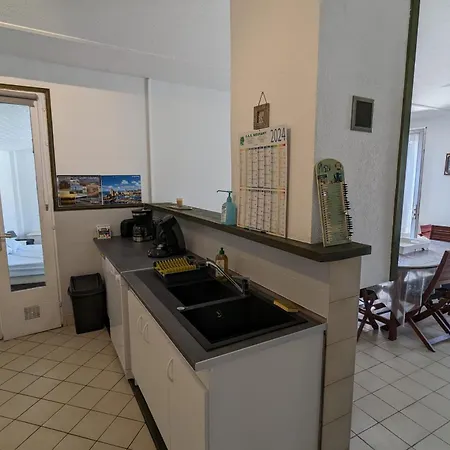 Ferienhaus Spacious Nest With Terrace Near The