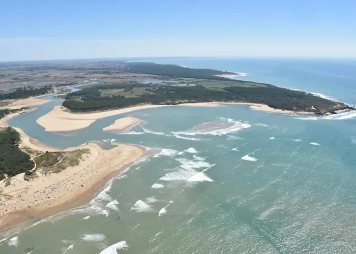 Spacious Nest With Terrace Near The Ferienhaus Saint-Hilaire-de-Talmont