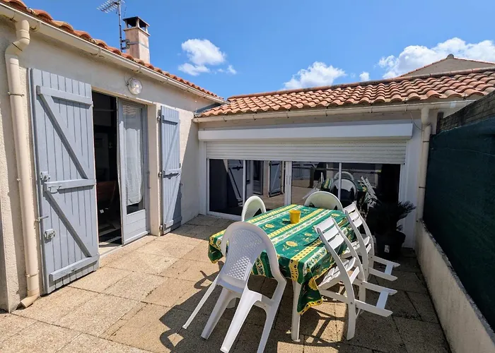 Spacious Nest With Terrace Near The