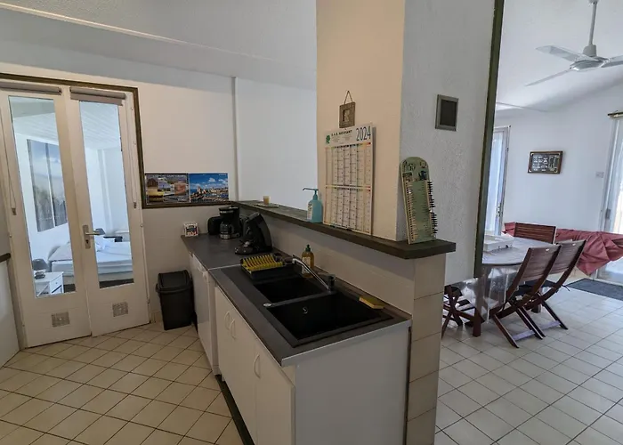 Spacious Nest With Terrace Near The Saint-Hilaire-de-Talmont