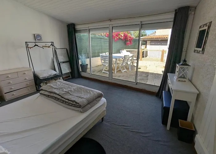 Ferienhaus Spacious Nest With Terrace Near The *