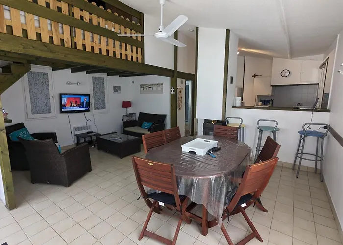 Ferienhaus Spacious Nest With Terrace Near The Saint-Hilaire-de-Talmont