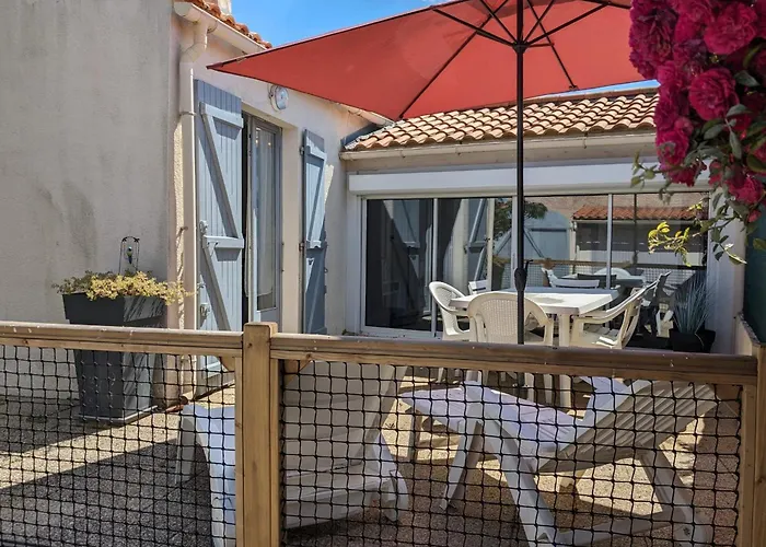 Ferienhaus Spacious Nest With Terrace Near The *