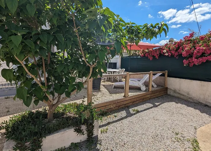 Ferienhaus Spacious Nest With Terrace Near The Saint-Hilaire-de-Talmont